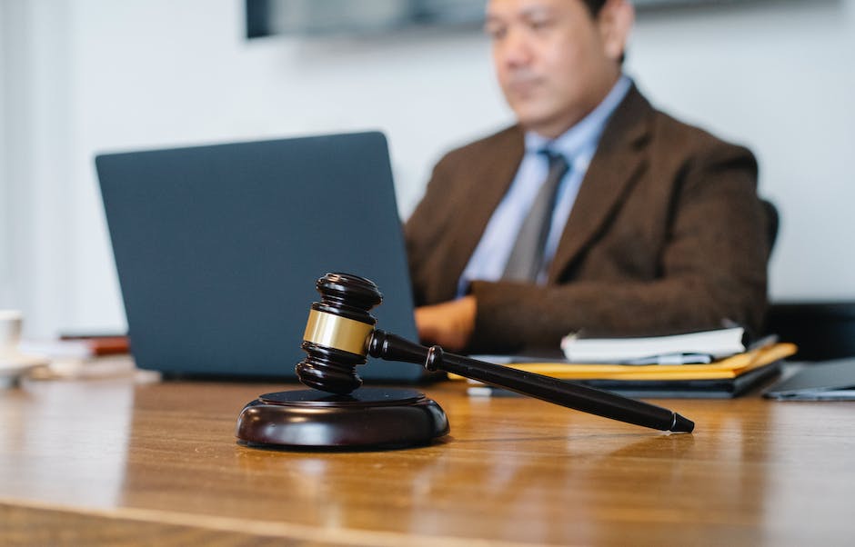 4 Reasons to Hire a Bankruptcy Attorney for Your Case